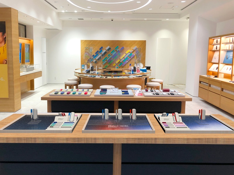 アイコスムーンシルバー仕様になったアイコスストア